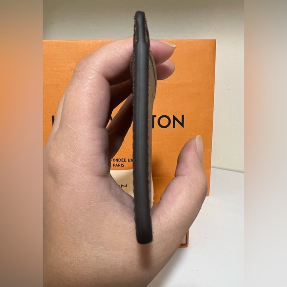 LV Reverse Monogram Card Holder - Picture 6 of 7